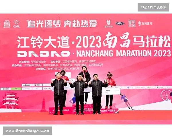 2018年南昌国际马拉松赛事盛大举行展现城市活力与体育风采
